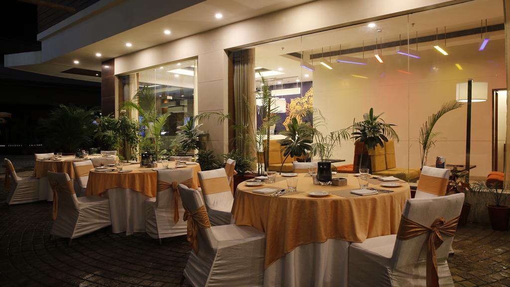 Nirwana Hometel Jaipur- A Sarovar Hotel Экстерьер фото