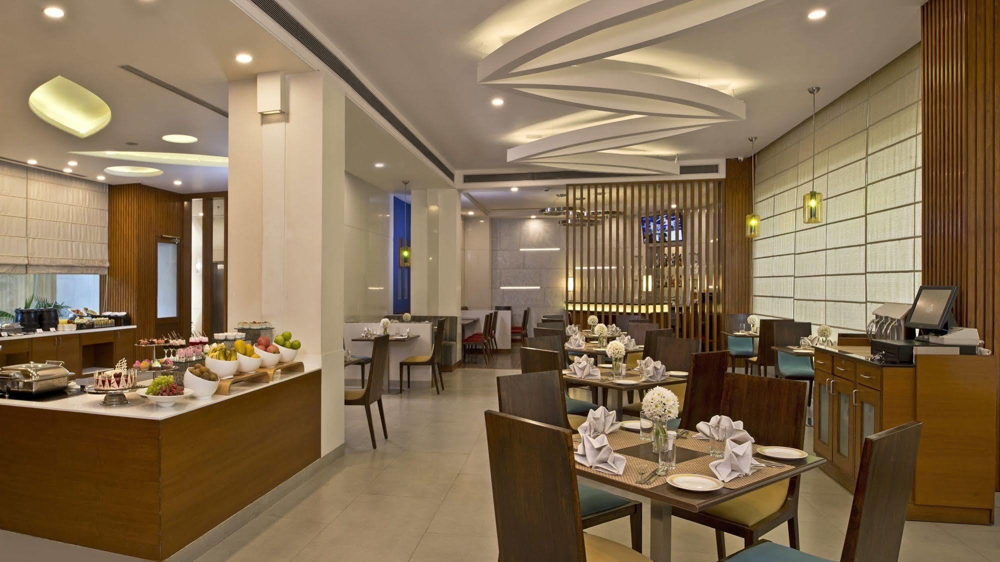 Nirwana Hometel Jaipur- A Sarovar Hotel Экстерьер фото