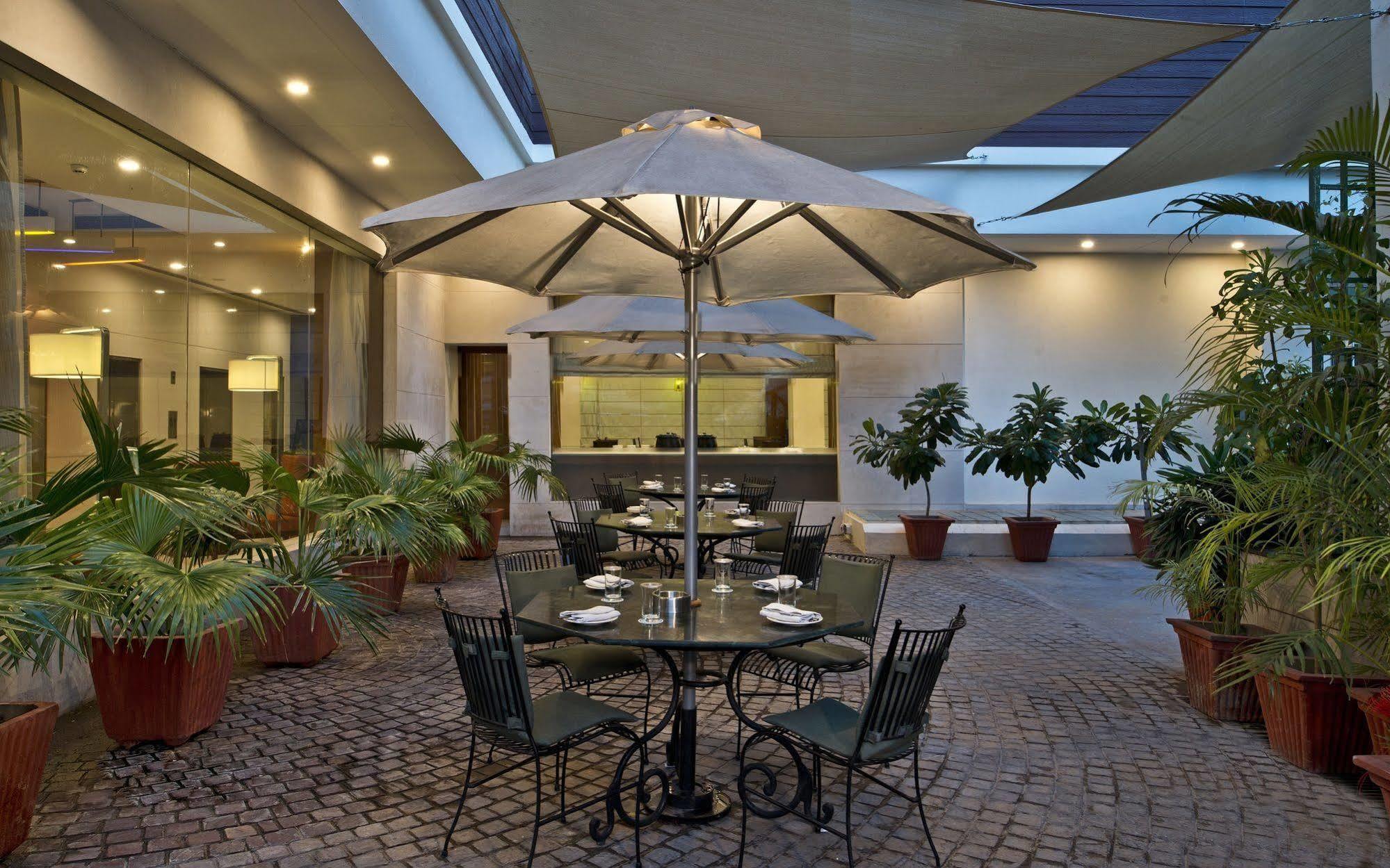 Nirwana Hometel Jaipur- A Sarovar Hotel Экстерьер фото