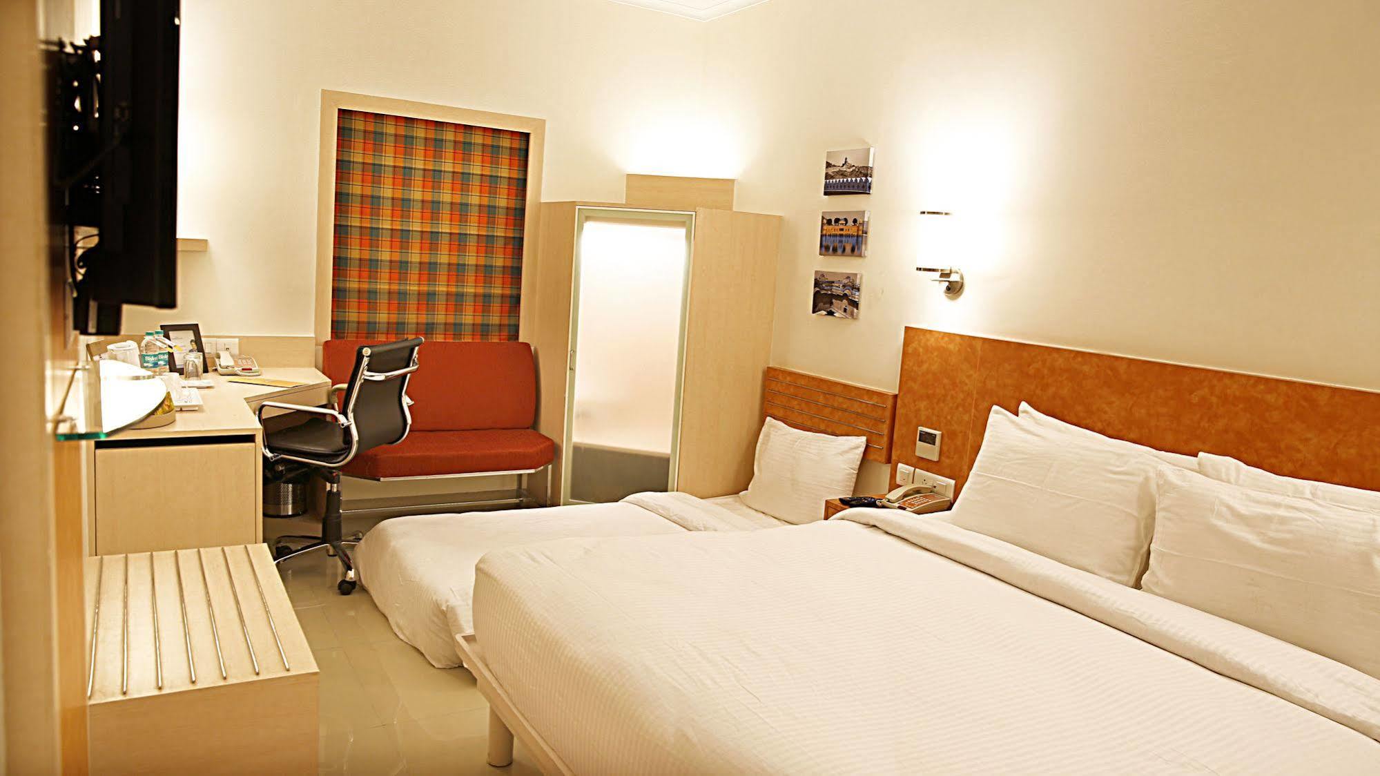 Nirwana Hometel Jaipur- A Sarovar Hotel Экстерьер фото