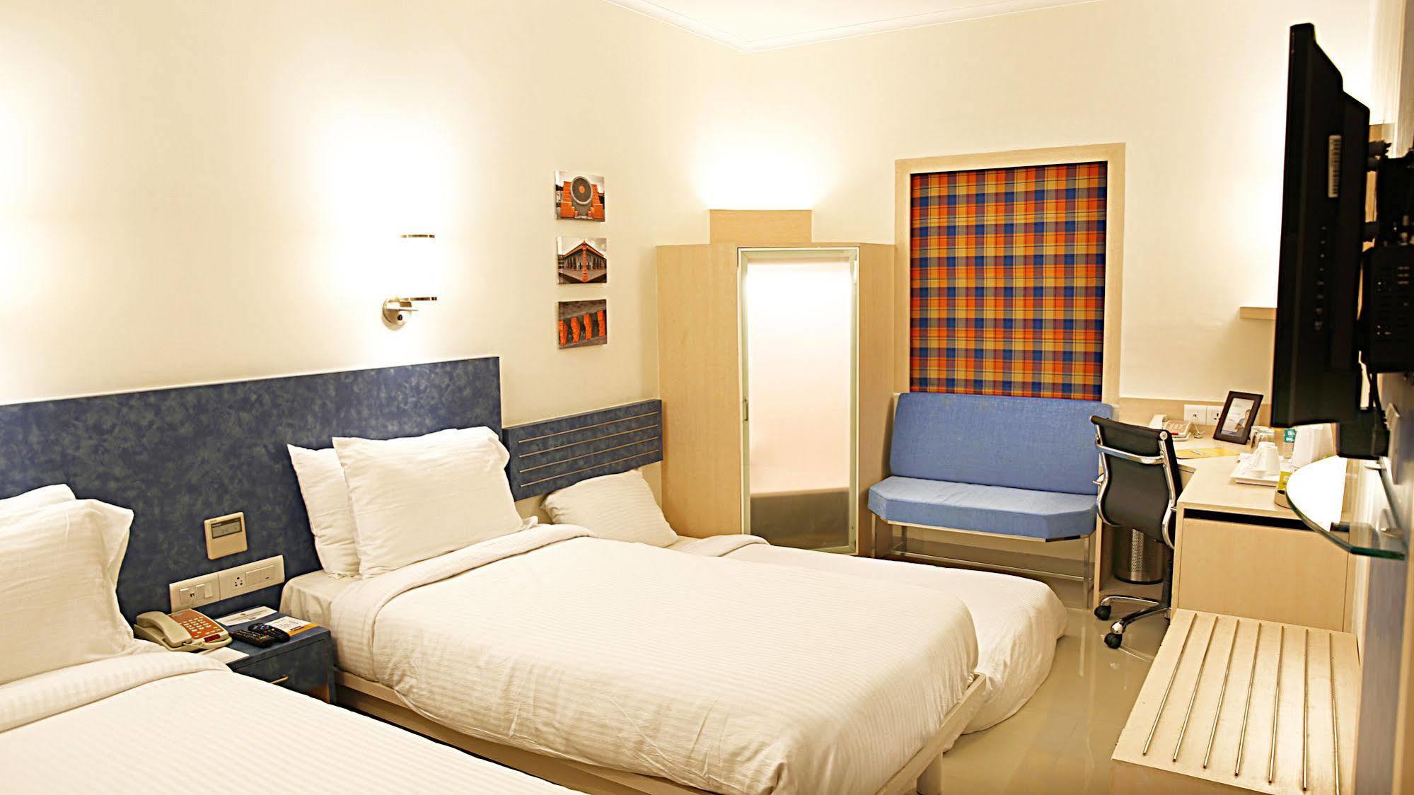 Nirwana Hometel Jaipur- A Sarovar Hotel Экстерьер фото