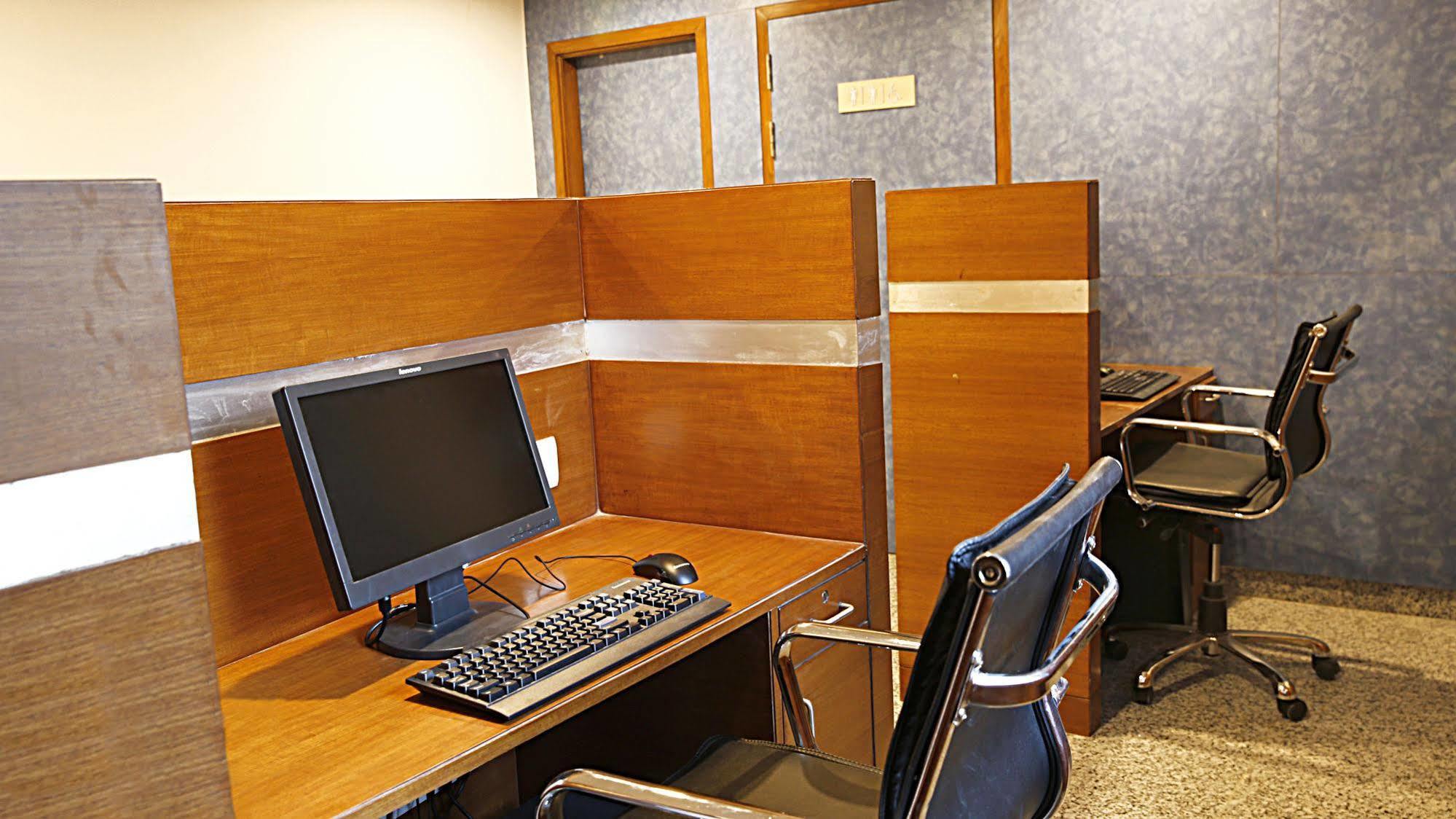 Nirwana Hometel Jaipur- A Sarovar Hotel Экстерьер фото