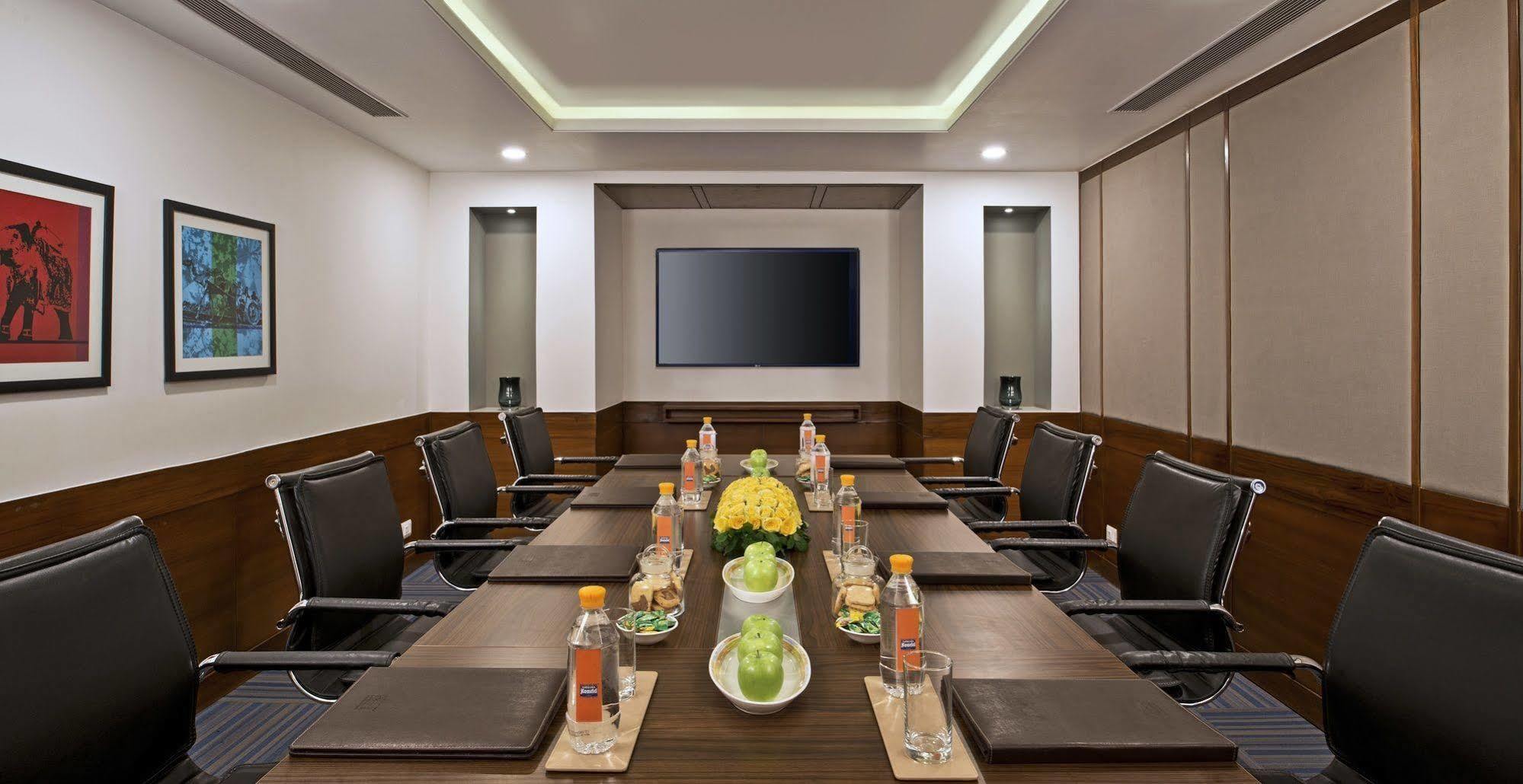 Nirwana Hometel Jaipur- A Sarovar Hotel Экстерьер фото